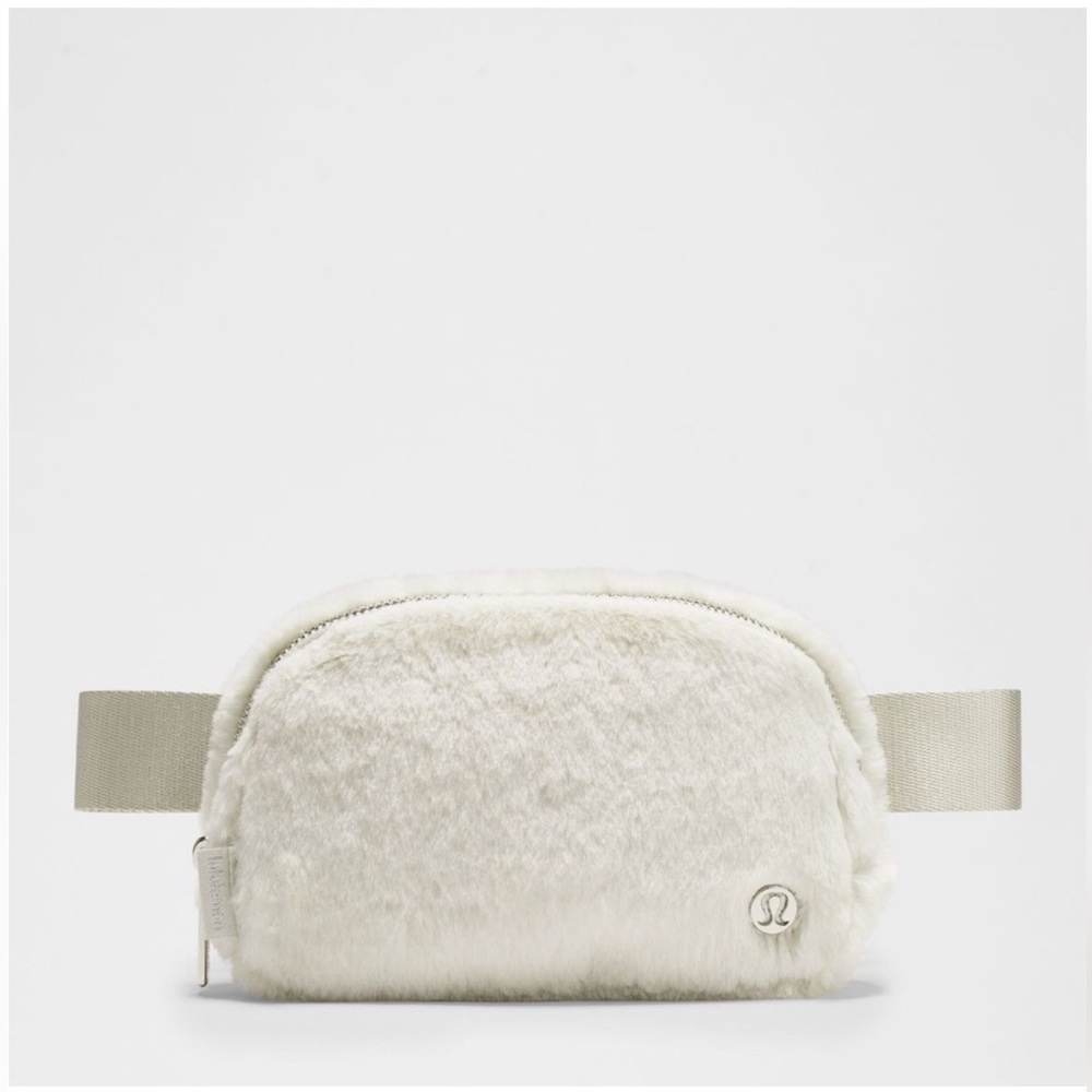 NWT Lululemon Everywhere Belt Bag 1L Plush Fleece Bone/Silver Color